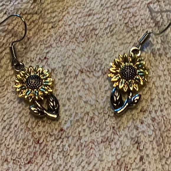 *NEW 18K Yellow&White Gold Diamond Sunflower Ring & earrings. - Picture 6 of 8